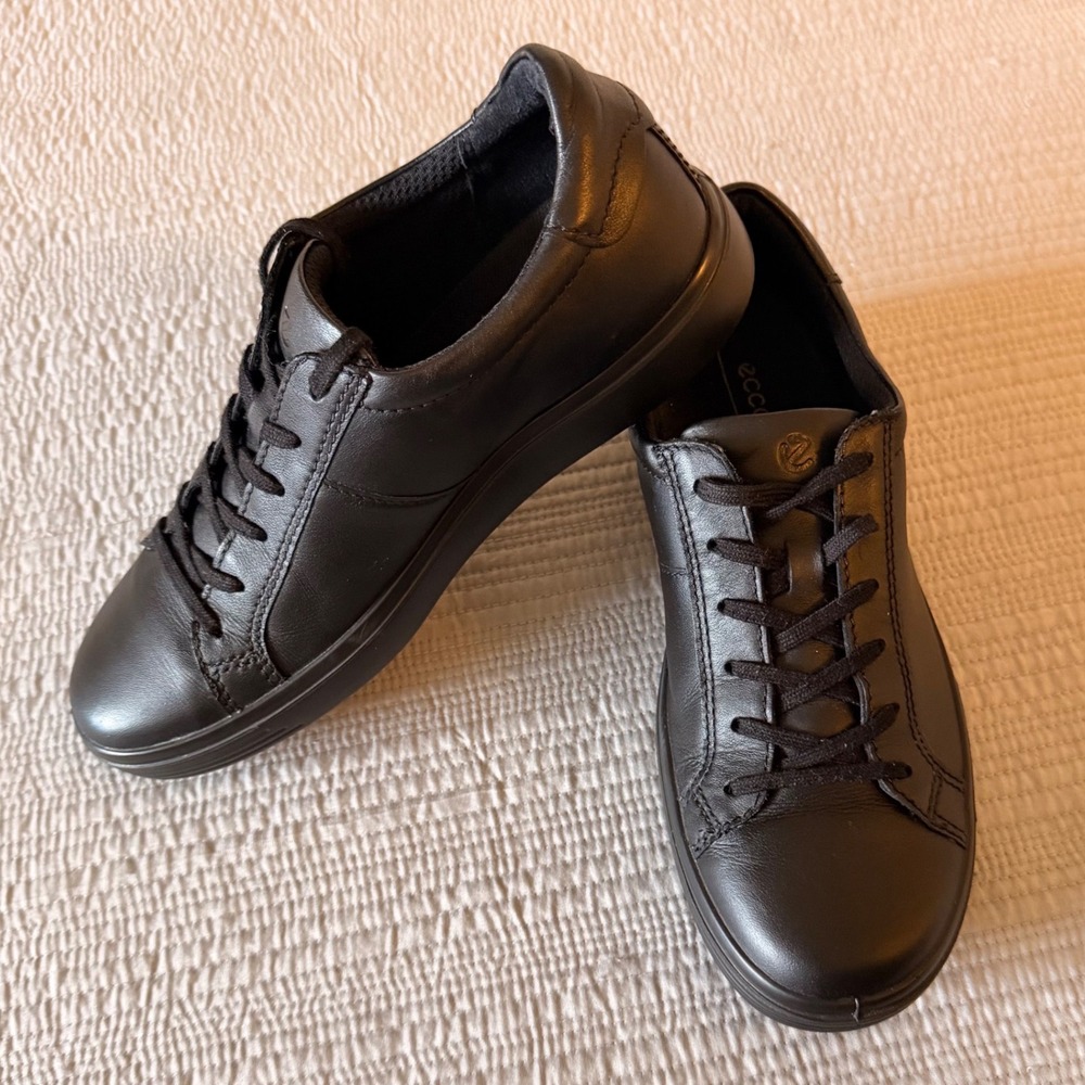 ECCO Soft 7 Women's Classic Black Leather Low Top Sneakers  Size 38 US 7-7.5